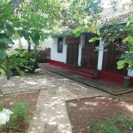 Ami Place Rooms With Kitchen 히카두와 외부 사진
