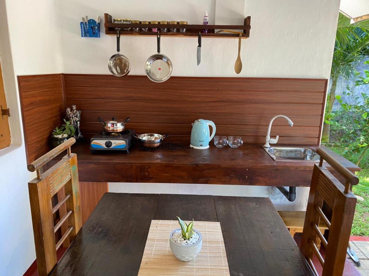 Ami Place Rooms With Kitchen 히카두와 외부 사진
