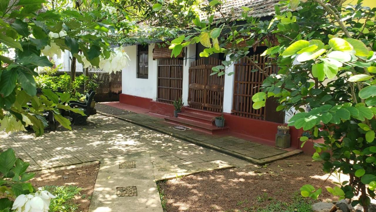 Ami Place Rooms With Kitchen 히카두와 외부 사진
